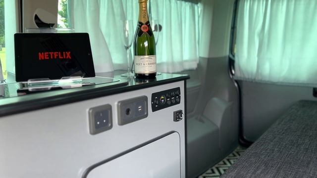 Broadlands Vehicles Presents a Volkswagen Transporter T5 Shuttle 1.9 TDI T30 SE 4dr (LWB) 2 Birth смотреть онлайн