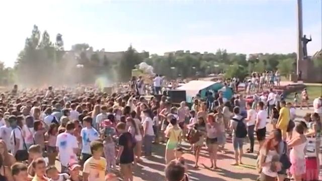 Первый Фестиваль красок Холи в Оренбурге смотреть онлайн
