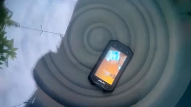 HUMMER H5 неубиваемый смартфон  Тест работы под водой