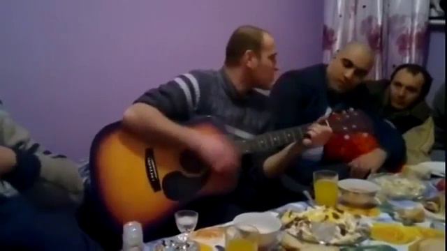 Друзьям под гитару смотреть онлайн
