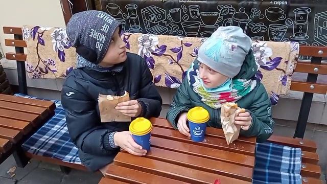 🍁ВЛОГ🍁: Вкусная прогулка🥤🍩🍭, семья🤗🏞️ и бернский зенненхунд ))) смотреть онлайн