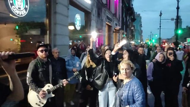 Супер хит, Половинка! Замечательная вечеринка с группой Айдахо на Невском проспекте в Петербурге... смотреть онлайн