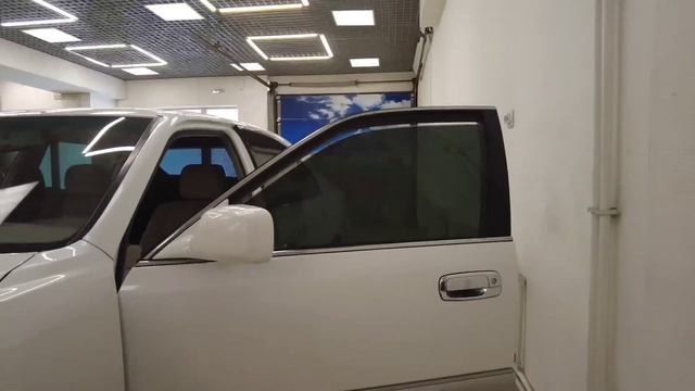 Toyota Crown с автоматической тонировкой смотреть онлайн