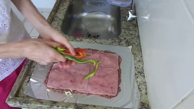 РУЛЕТ ИЗ МЯСНОГО ФАРША смотреть онлайн