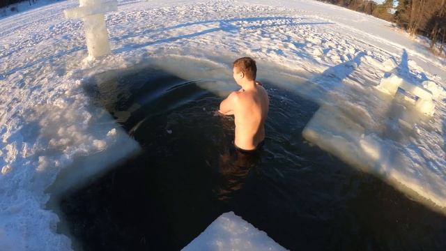 Крещение. 2019 Купаемся в проруби Закалка для души смотреть онлайн