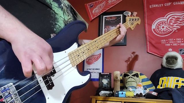 Iron Maiden: Can I Play With Madness Bass Cover смотреть онлайн