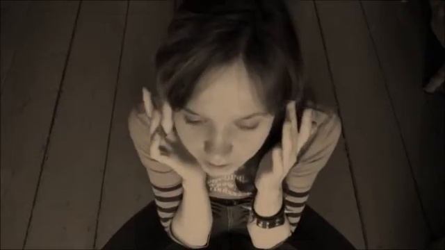 Читаю своё стихотворение "Я еще жива" смотреть онлайн