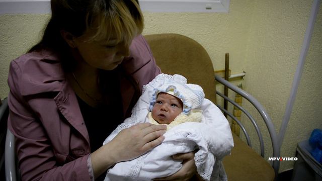 Выписка мамы и малыша из роддома смотреть онлайн