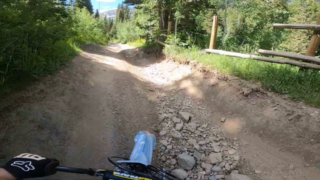 Big dude trail rides a Honda CRF 110F смотреть онлайн