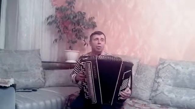 Копия видео "Эх-ма дым с огнем все переживем. Поет Посадский Иван Кузьмич." смотреть онлайн