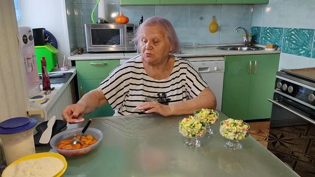 Рогалики с персиком Салат с крабовыми палочками