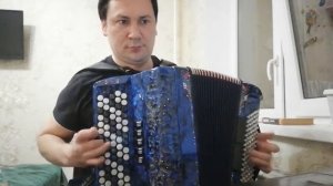 "Бер егет гармун сайлый".