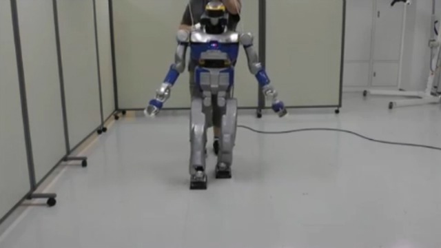 Тестирование походки человекоподобного робота смотреть онлайн