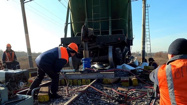 Как поднимают ВАГОНЫ сошедшие с рельс! Вагонник. Железная дорога. смотреть онлайн