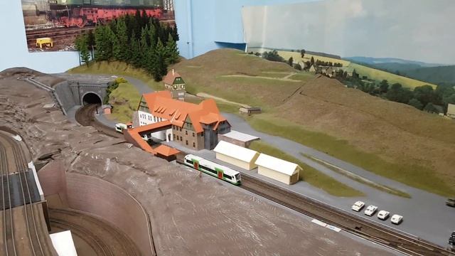 Unterwegs in Oberhof mit der SüdthüringenBahn in Spur TT смотреть онлайн