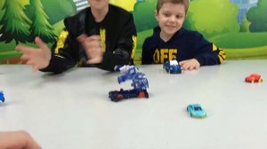 Машинки ДИКИЕ СКРИЧЕРЫ: Icestorm Bear vs WildFire Lion | СУПЕР БАТЛ Даника и Никиты