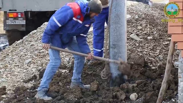 Работы по установке столбов и линий электропередач в с.Дуба-Юрт 30 01 2020 смотреть онлайн