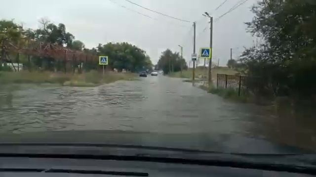 Улица Котлостроительная в Таганроге 16 июля 2019 года после дождя смотреть онлайн