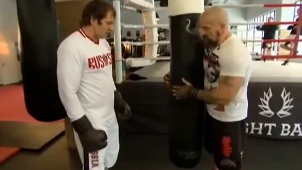 Александр Емельяненко рассказывает секреты ударов