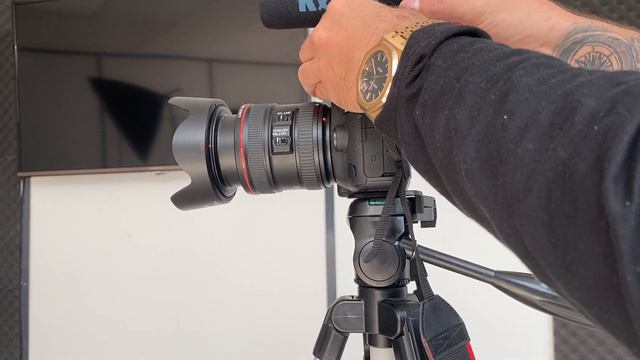 How To put microphone on canon 5d Mark 4 смотреть онлайн
