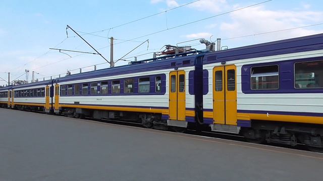 Электропоезд ЭР9М-544 сообщением Киев — Гречаны смотреть онлайн