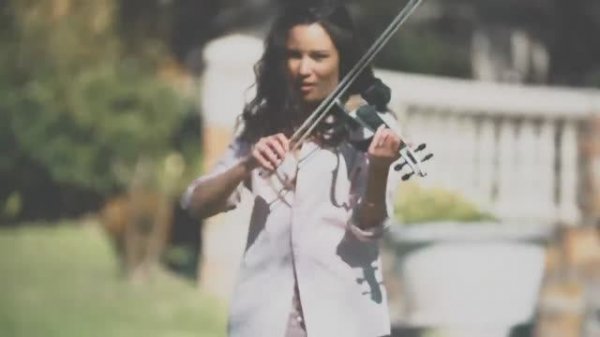 Caitlin De Ville - Izmira