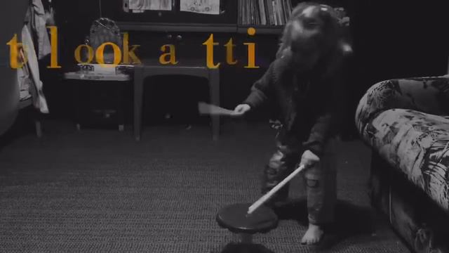 Мой ребёнок барабанщик - 2.5 year - Kira drummer смотреть онлайн