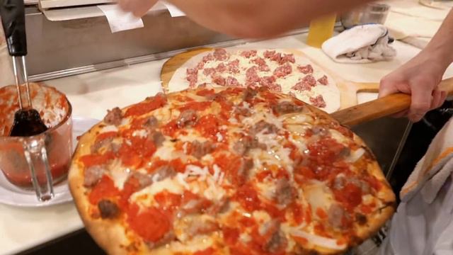 American Food - The BEST TOMATO PIE in New Jersey! De Lorenzo's Tomato Pies NJ смотреть онлайн