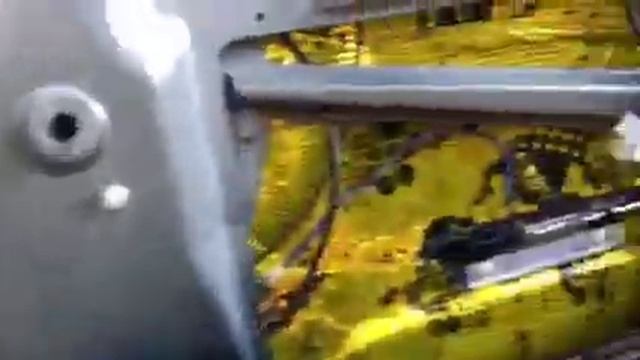 УАЗ Патриот, виброизоляцию клеим в горячем виде, а сразу после укладки хорошенько прокатываем смотреть онлайн