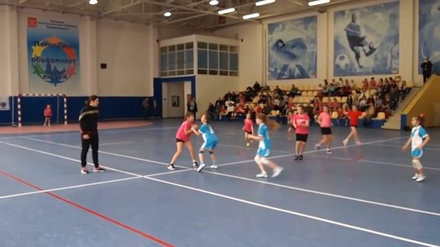 Детский гандбольный турнир памяти Нежевенко - 2016 (эпизод 05) смотреть онлайн