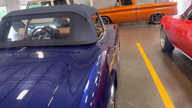 1961 Chevrolet Corvette смотреть онлайн