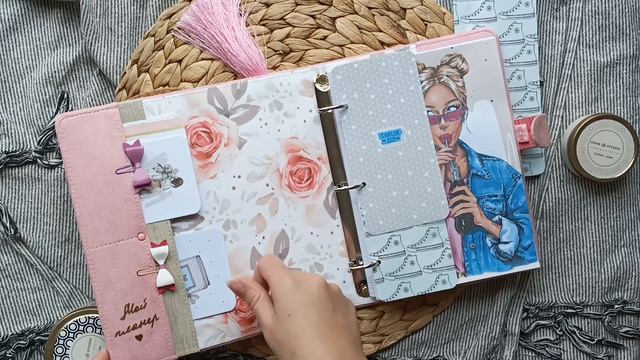 Нежно розовый планер с рисунком / Планер ручной работ на кольцевом механизме / СКрапбукинг смотреть онлайн