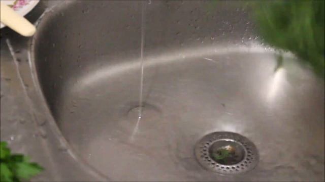 САМАЯ ЛЕГКАЯ ЗАМОРОЗКА ЗЕЛЕНИ НА ЗИМУ, ЗАГОТОВКА ЗЕЛЕНИ В МОРОЗИЛКУ, КАК ЗАМОРОЗИТЬ УКРОП ПЕТРУШКУ, смотреть онлайн