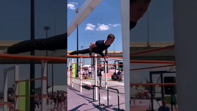 Такого вы не видели! Выход силой одной рукой (не чистый, но в одно движение) смотреть онлайн