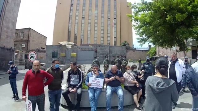 Посольства России в Армении не хочет помогать гражданам РФ смотреть онлайн