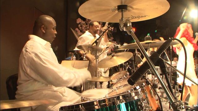 CHIC Featuring Nile Rodgers  - ♩ Le Freak - Live @ Blue Note Tokyo