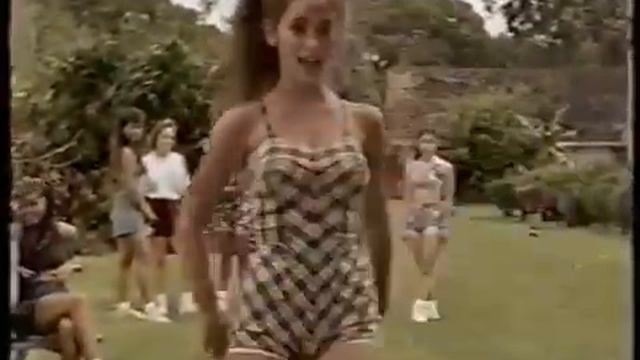 Jennifer Love Hewitt ~ The Byrds Of Paradise - Cheerleader Scene