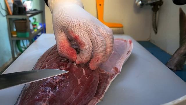 Японское блюдо амберджек . С 12 килограммовый рыбы. смотреть онлайн