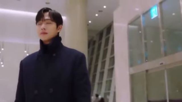 Представился перед всеми, как ее парень 😍 Дорама Деловое предложение смотреть онлайн