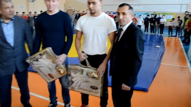 Татарча корэш среди юношей в Мензелинске на призы "Эльдорадо" смотреть онлайн