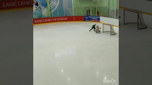 Вратарь в воротах не стоит ! Вратарь в воротах ИГРАЕТ !!! )) смотреть онлайн