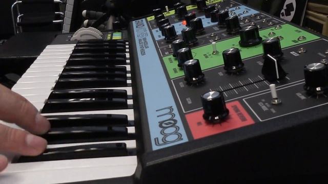 Moog Grandmother played around first contact смотреть онлайн