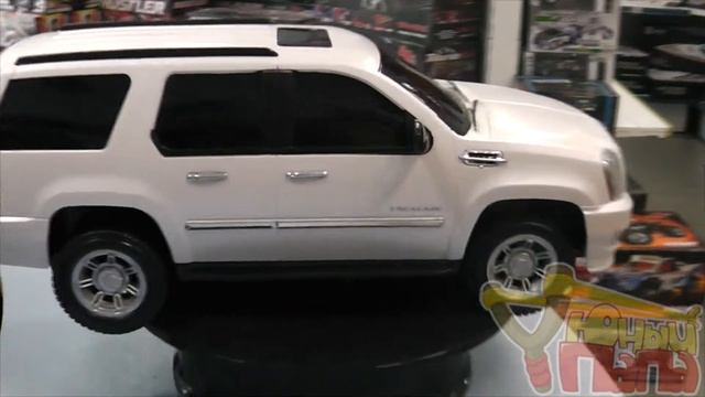 Обзор машины на радиоуправлении Cadillac Escalade 1:16 смотреть онлайн
