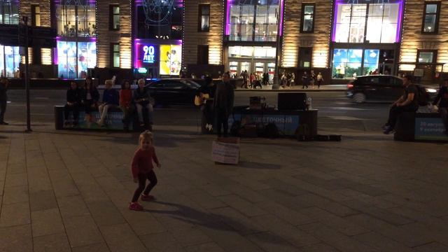 НЕРЕАЛЬНО КРАСИВО поёт "КУКУШКУ" уличный ТАЛАНТ!!! STREET MUSICIANS смотреть онлайн