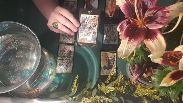 Ее мысли, чувства и подсознание - гадание для мужчин смотреть онлайн