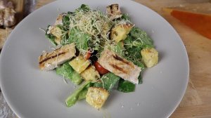 Салат Цезарь с курицей | Рецепт соуса для салата Цезарь