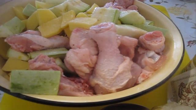 Курица с картошкой и кабачками запеченная в духовке