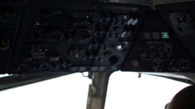 Предполетная подготовка и запуск Ми-8 с переговорами экипажа. смотреть онлайн