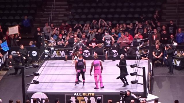 I Went to AEW Dynamite in Cleveland! смотреть онлайн