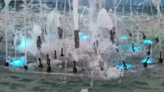 Фонтанчики в центре микрорайона Южное Измайлово (Москва) смотреть онлайн